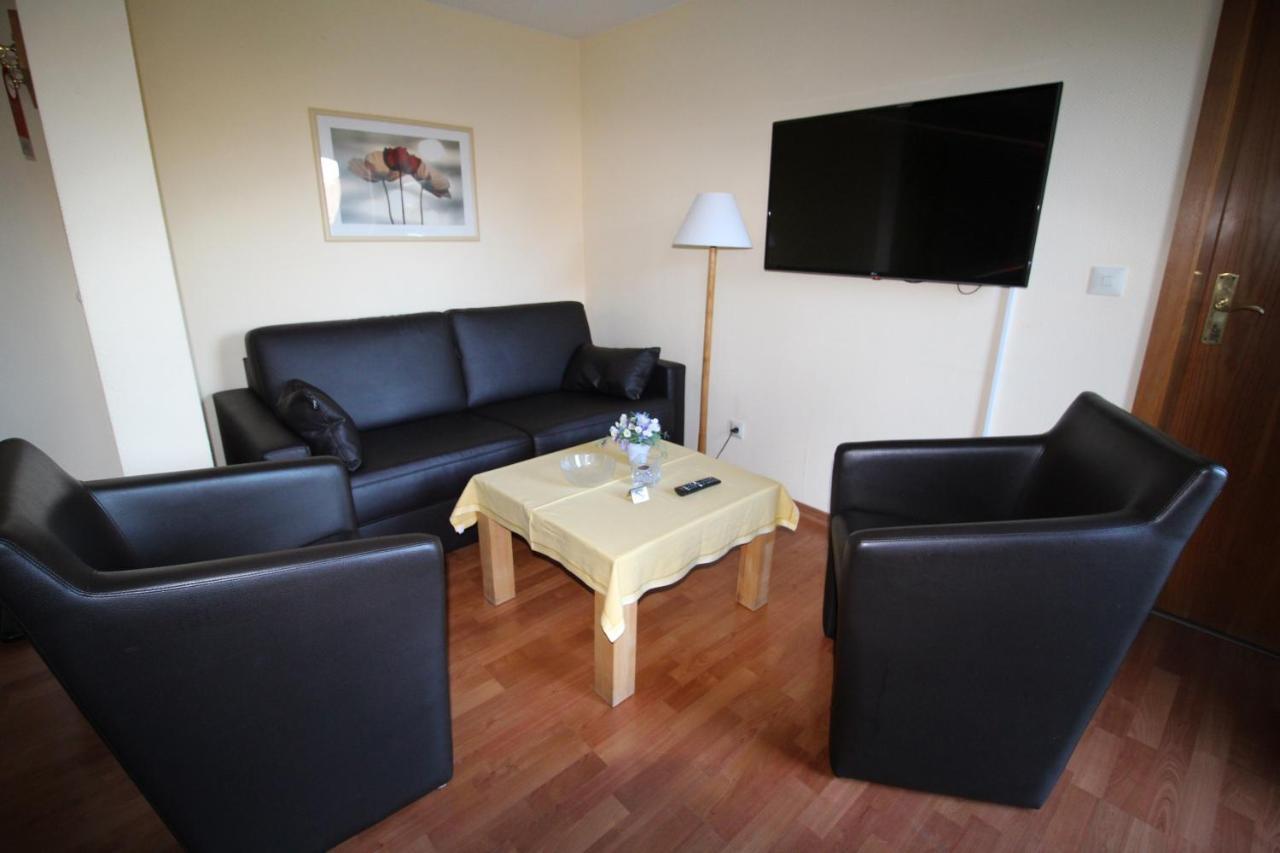 Hotel garni Zur Post Utersum Buitenkant foto