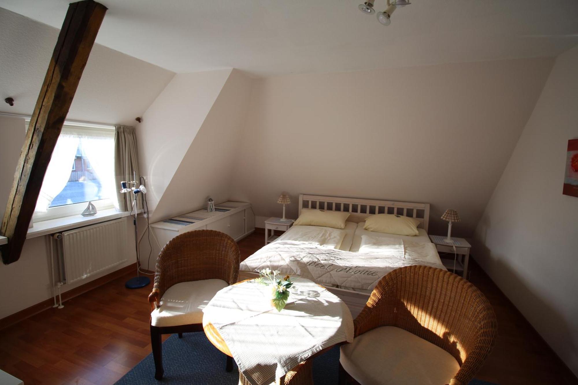 Hotel garni Zur Post Utersum Buitenkant foto