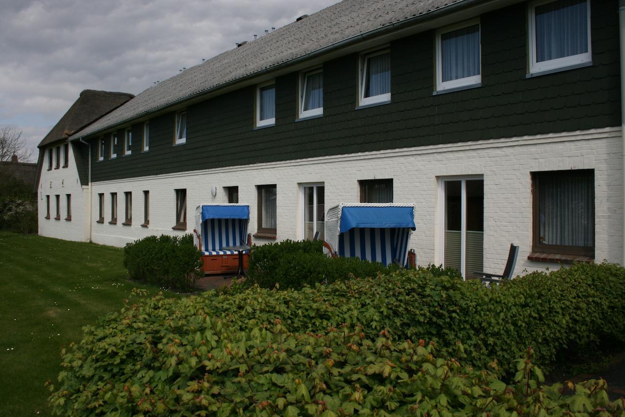 Hotel garni Zur Post Utersum Buitenkant foto