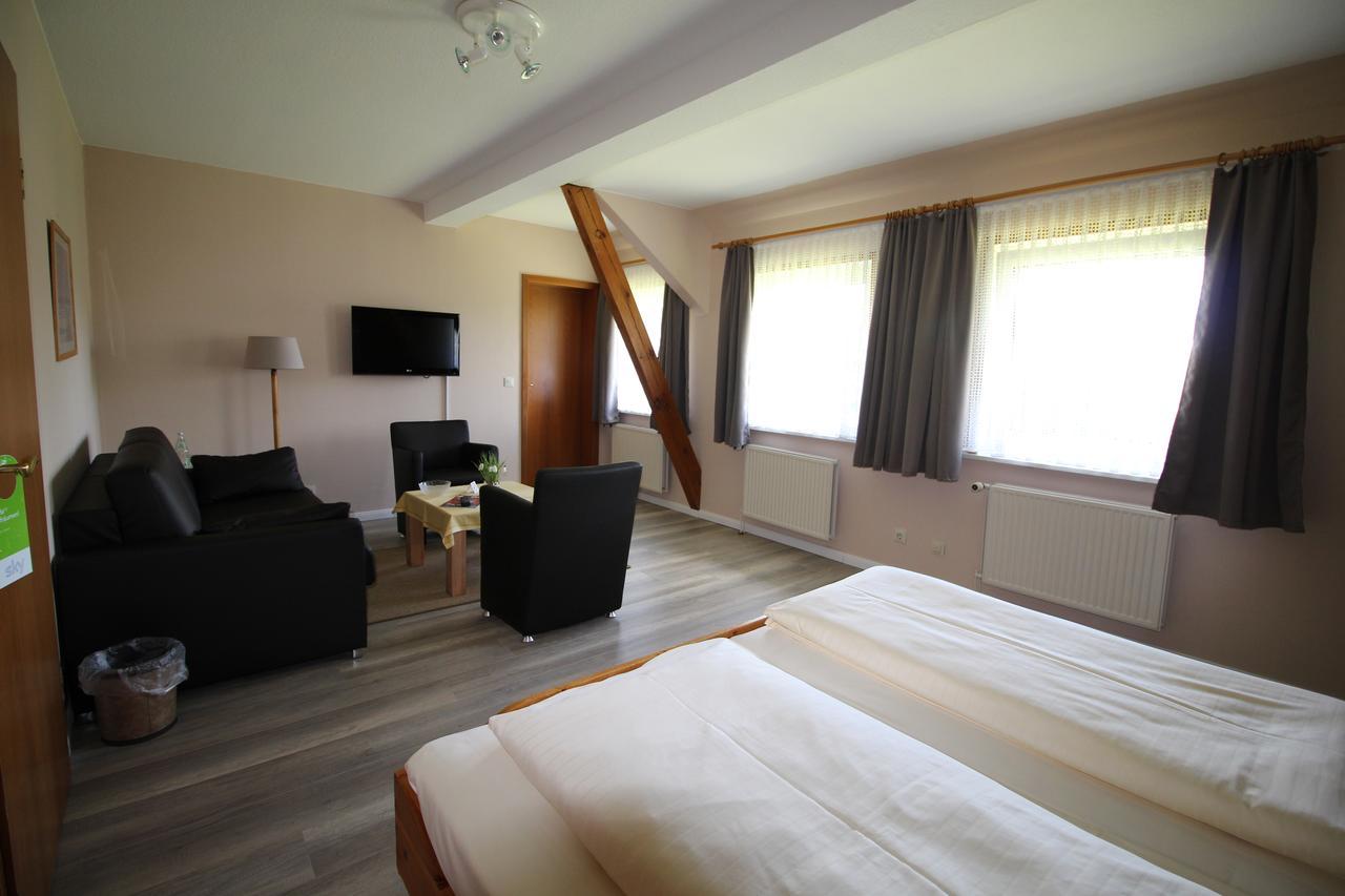 Hotel garni Zur Post Utersum Buitenkant foto