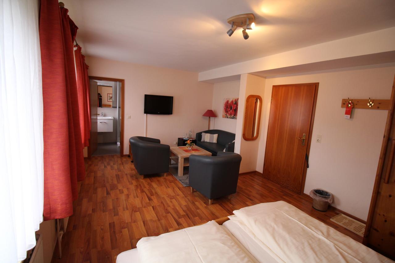Hotel garni Zur Post Utersum Buitenkant foto