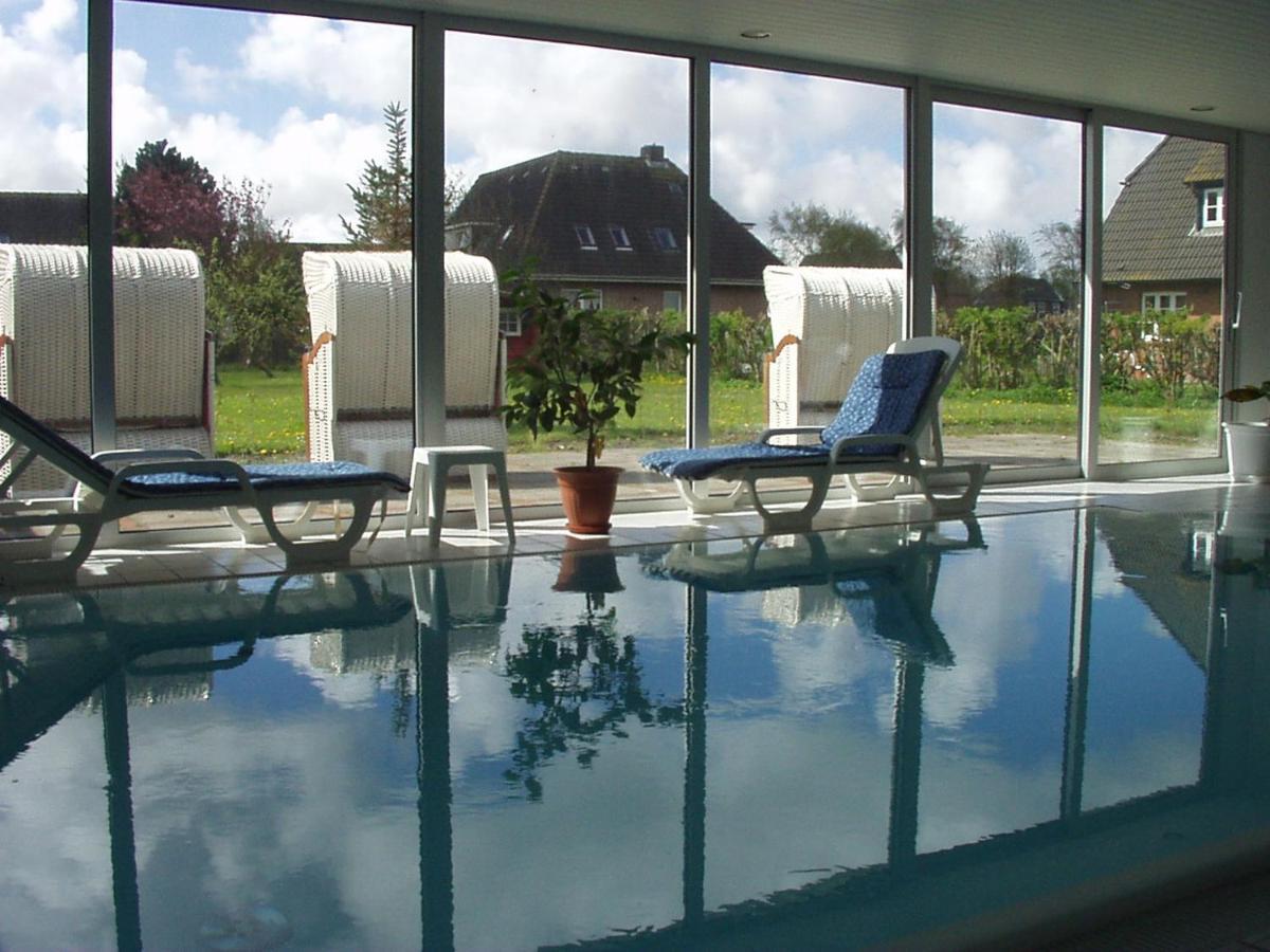 Hotel garni Zur Post Utersum Buitenkant foto